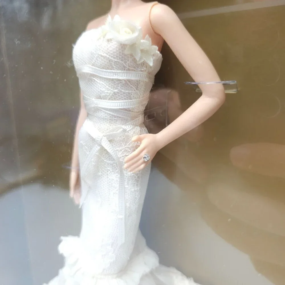 Vera Wang Bride Barbie Doll The Romanticist Gold Label Limited Edition L9652